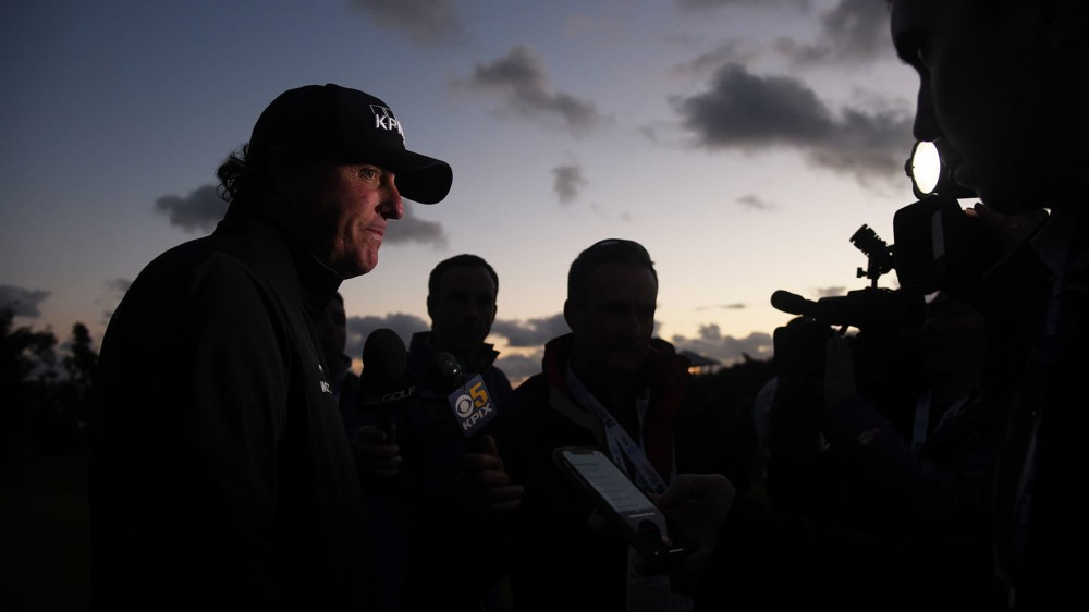 'I can see fine': Darkness, Casey keep Mickelson from Sunday finish
