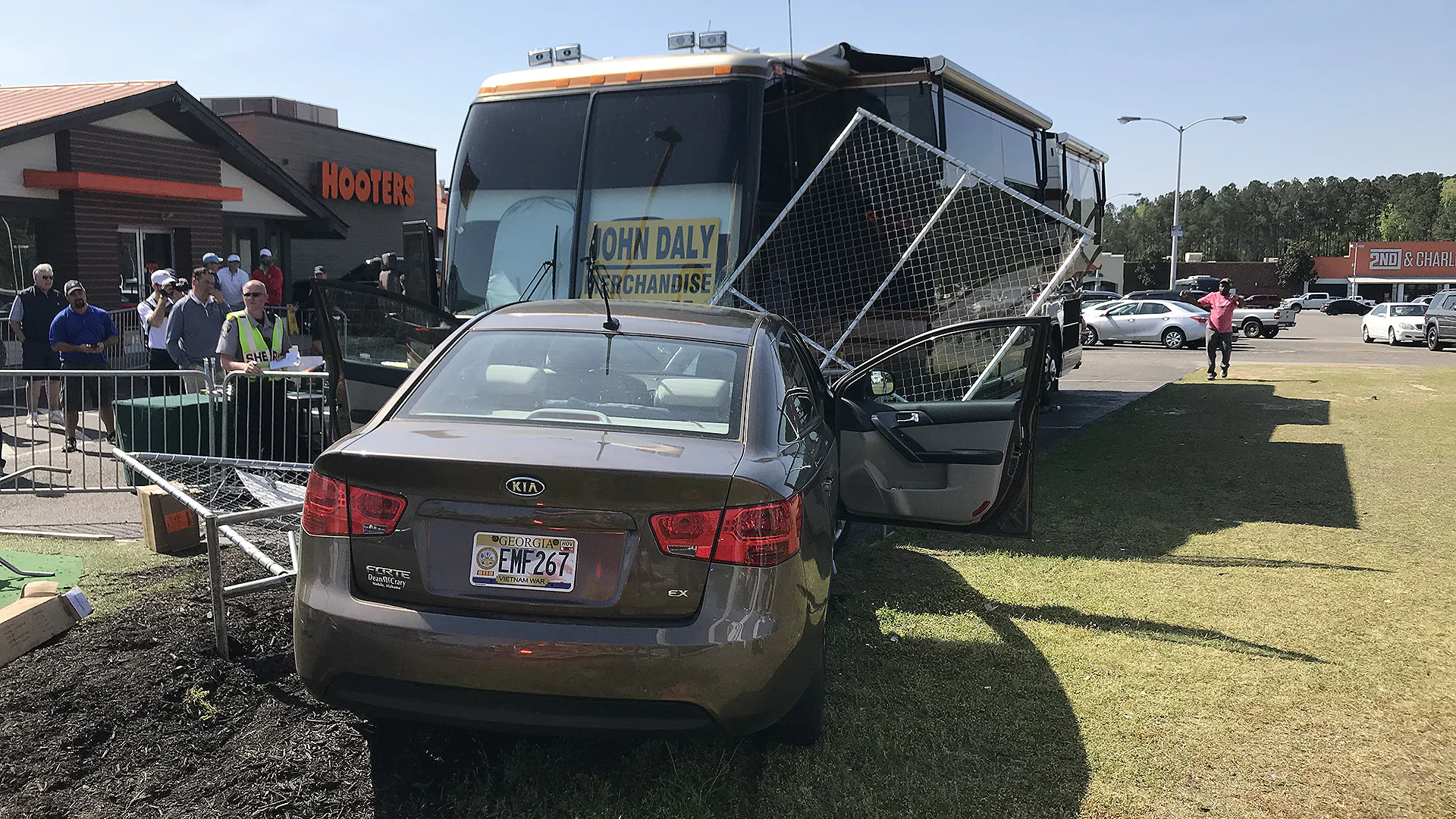 Car crashes into Daly's bus in Augusta parking lot