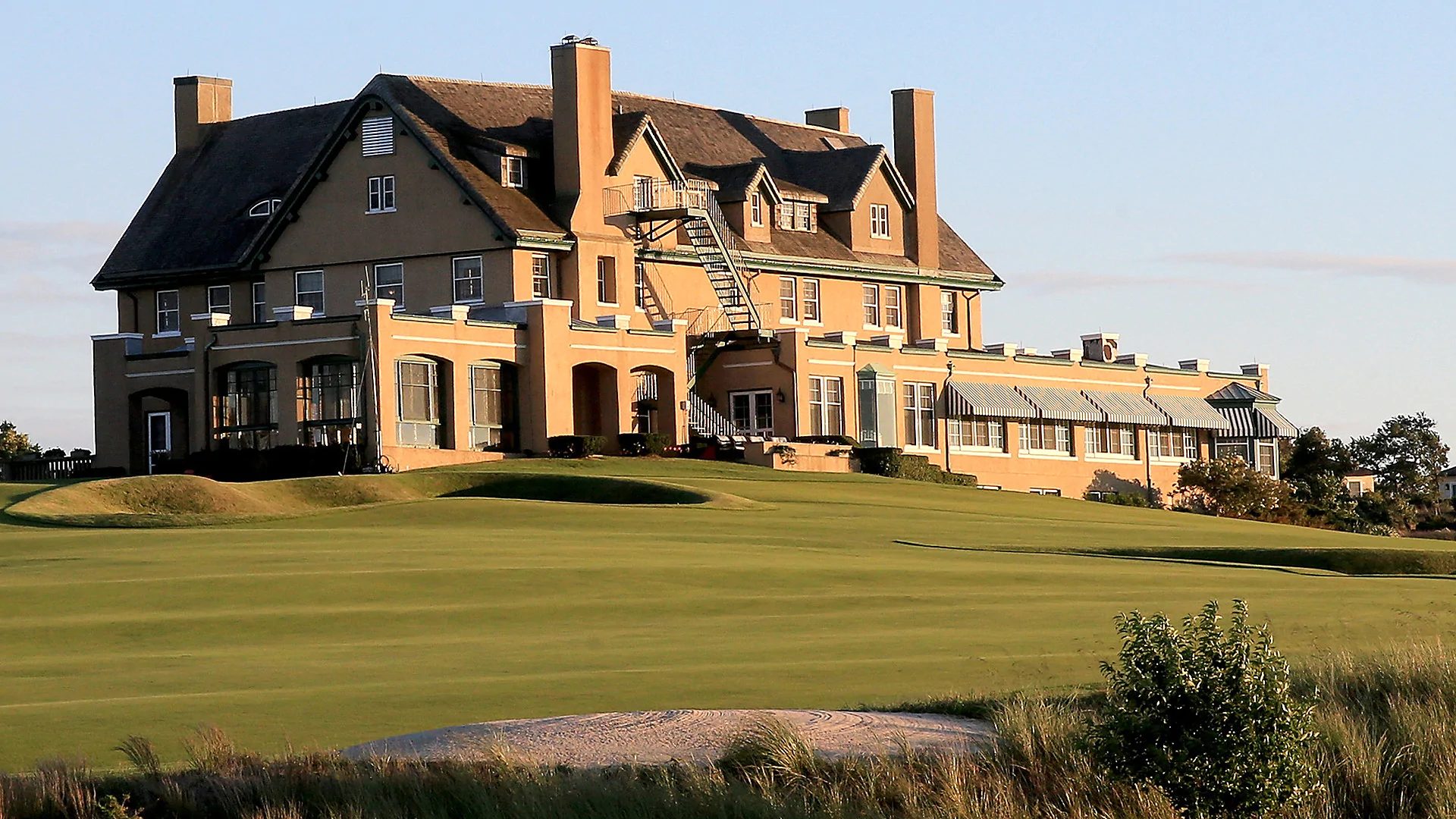 Fire damages National Golf Links of America clubhouse