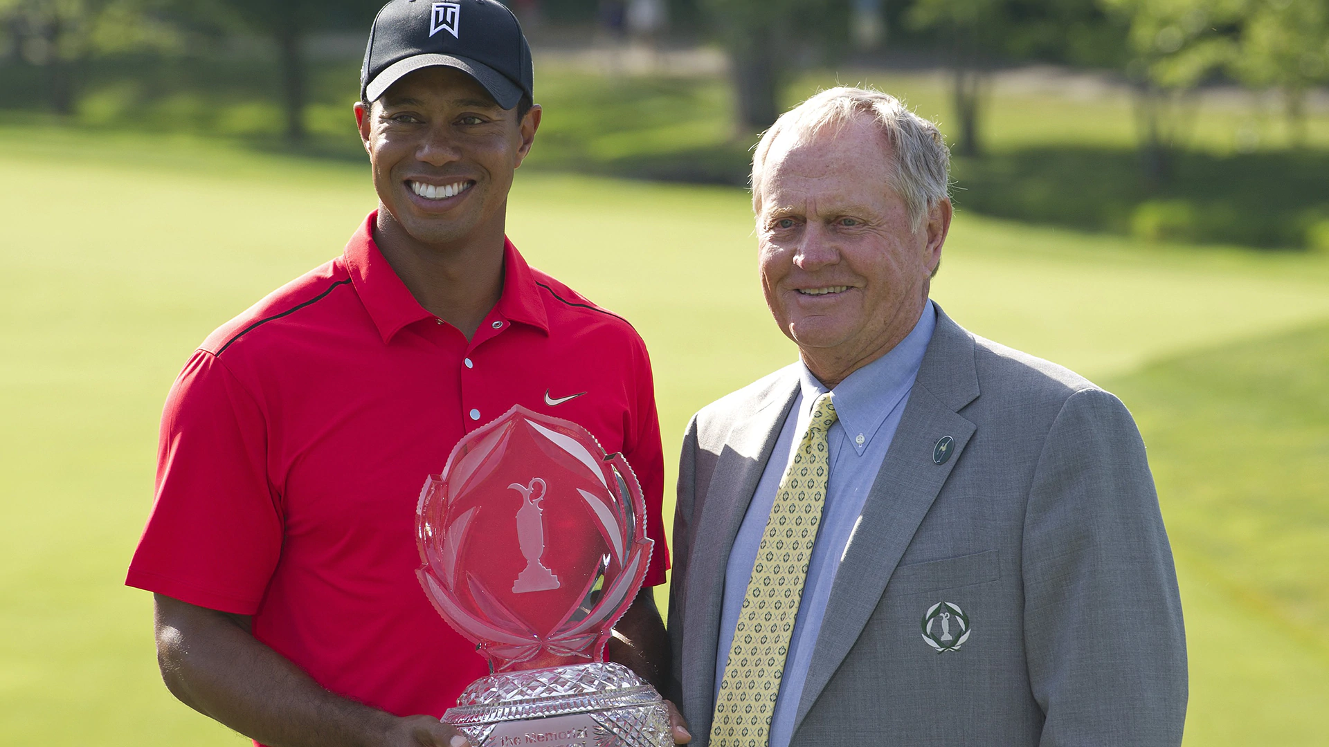 Five-time champ Woods officially commits to Memorial