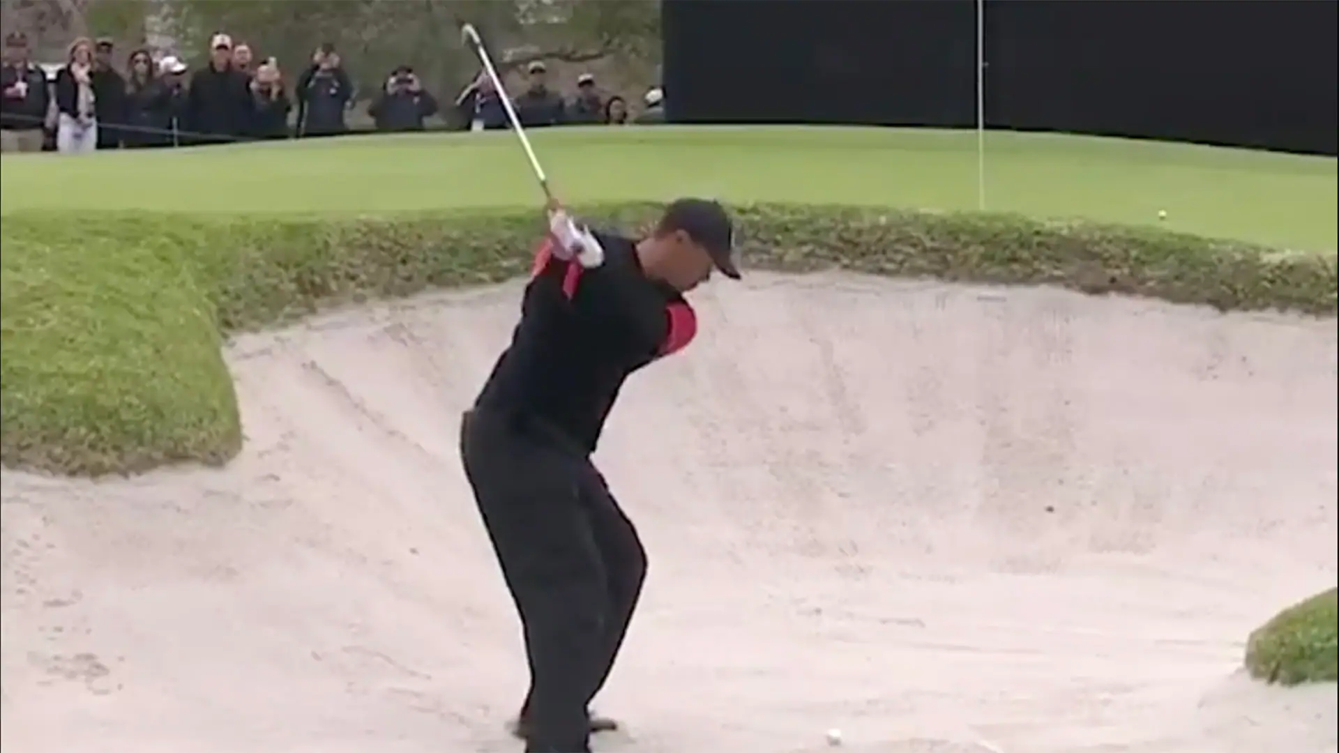 Highlights: Tiger's final round includes holeout from bunker