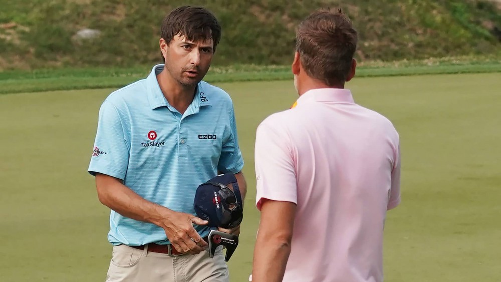 Kisner gets redemption on Poulter in sudden-death playoff, on to Round of 16