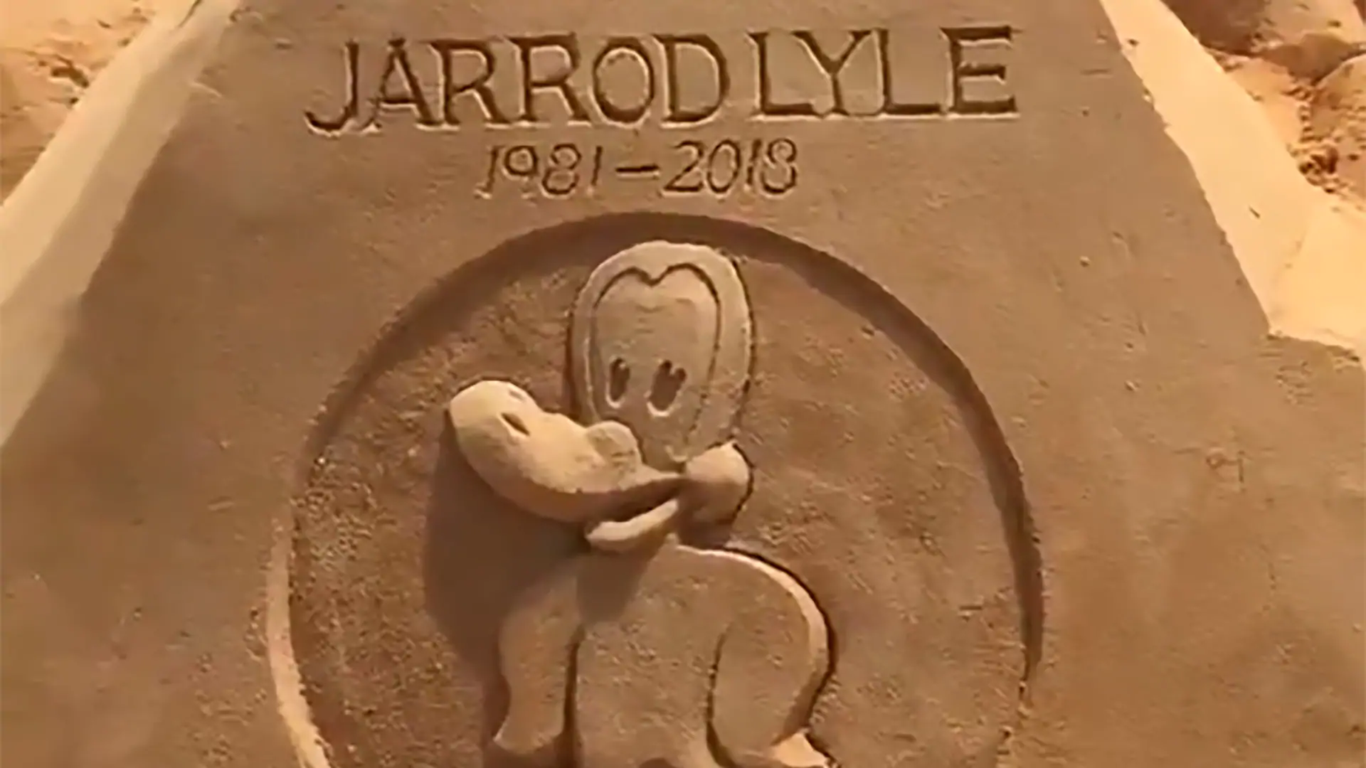 Lyle honored with sand sculpture at Wyndham