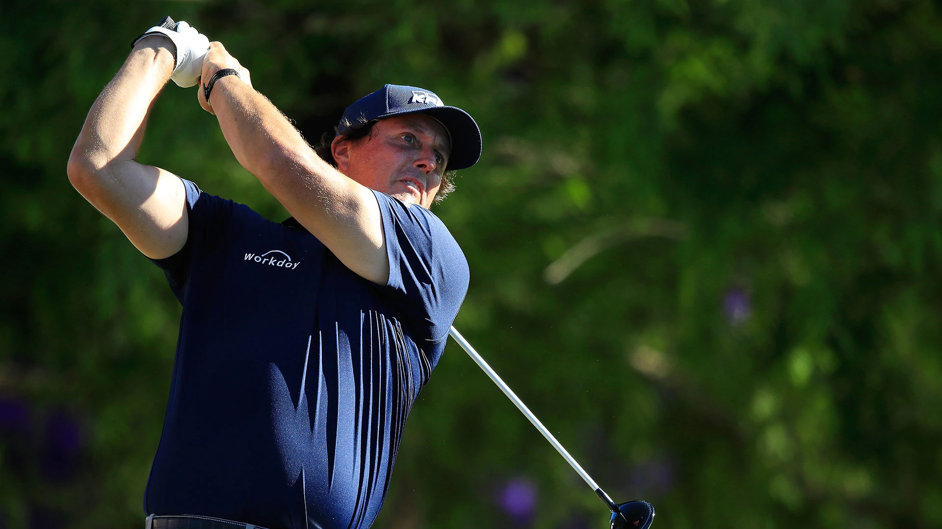 Mickelson (66) salvages momentum in Memphis