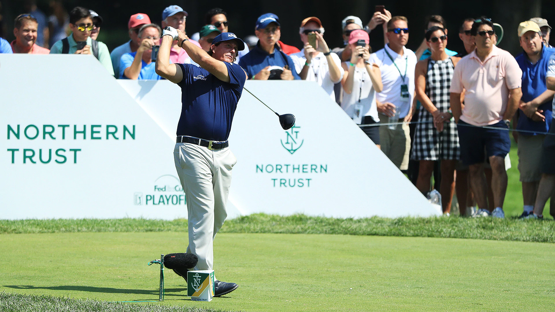 Mickelson, Day fans of playoff event reduction