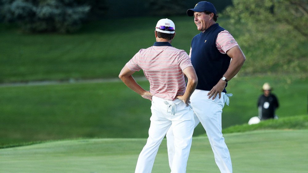 Mickelson-Kisner cap win with 'Three Amigos' dance