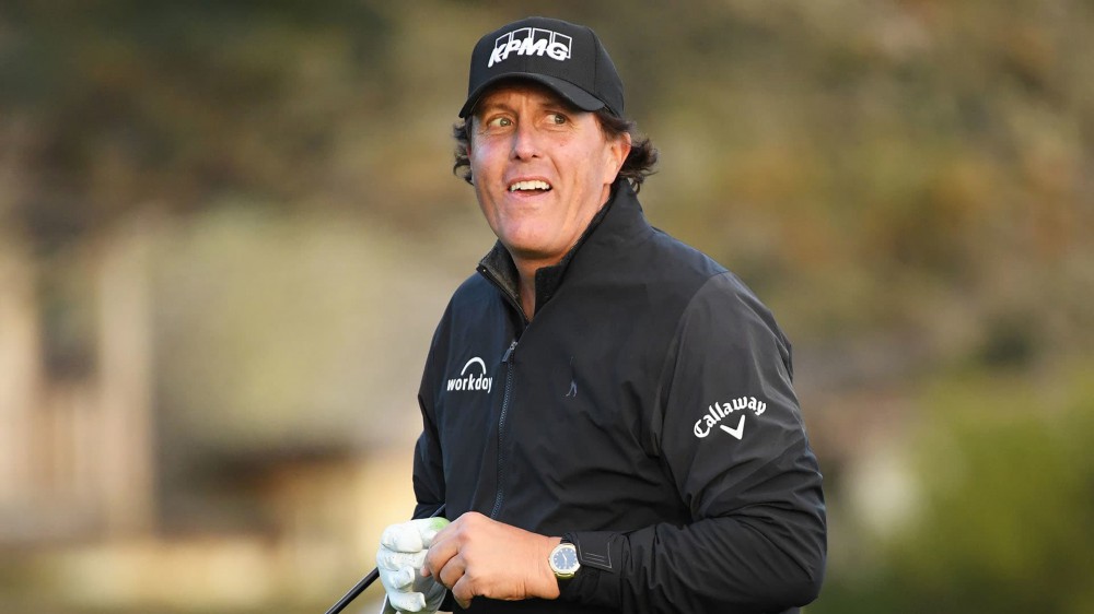 Mickelson finishes off victory Monday at Pebble Beach