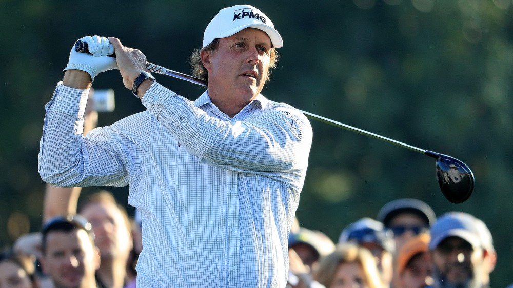 Mickelson on button-down shirt: 'Think it looks good'