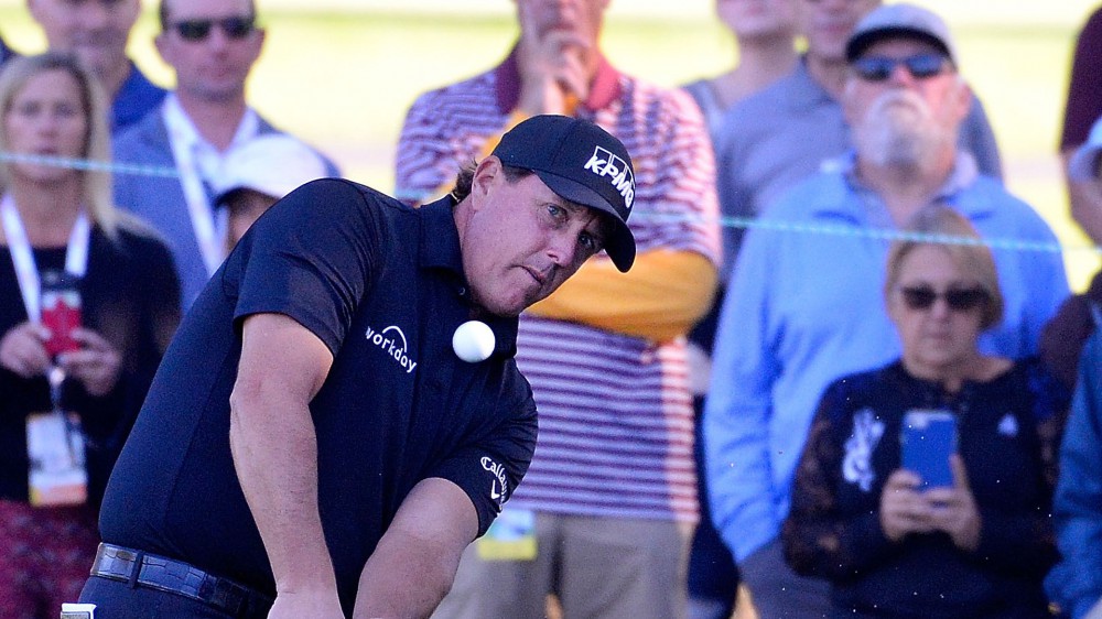 Mickelson shoots second straight 69