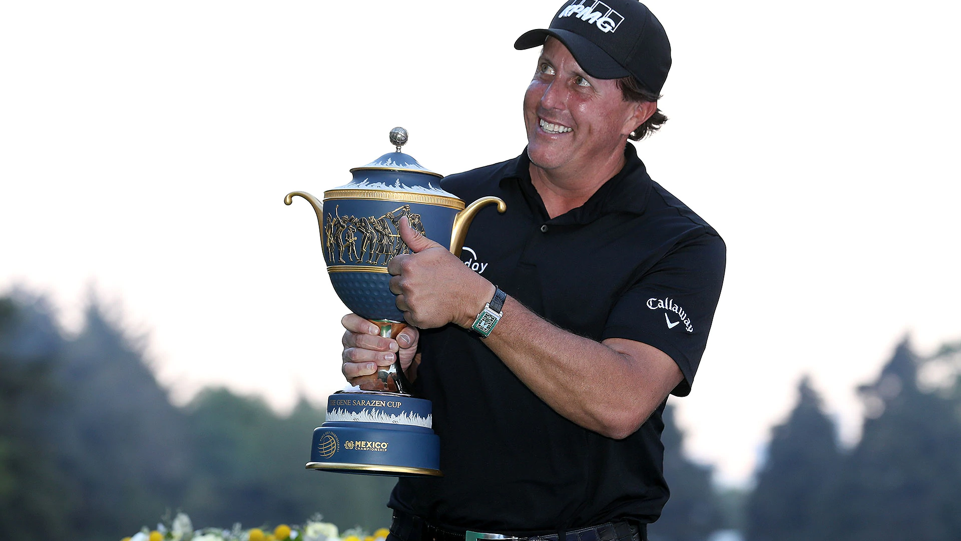 Mickelson still trails Woods in Masters odds