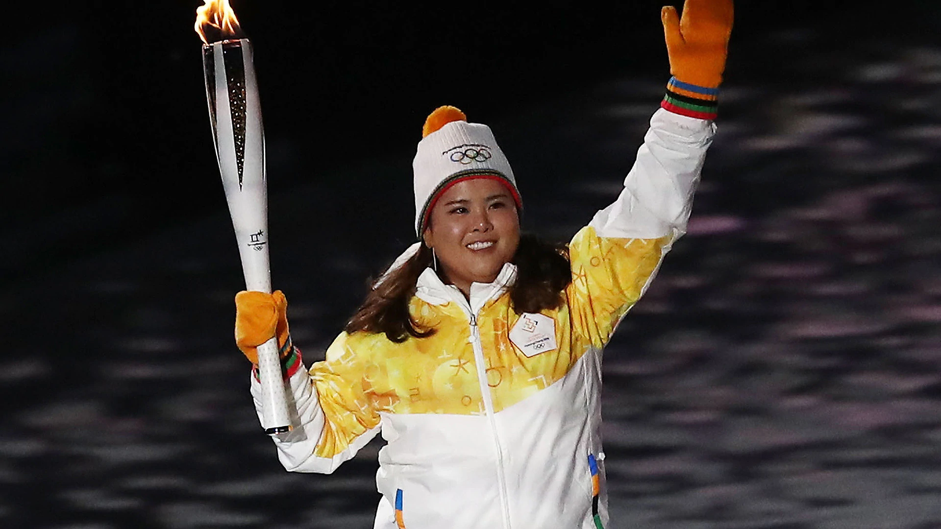 Park carries torch, Pak flag for Korea in Winter Olympics