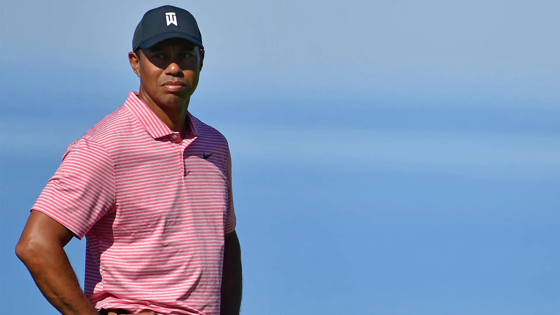 Tiger's Sunday shirt sparks debate: Red or pink? 'Yeah'