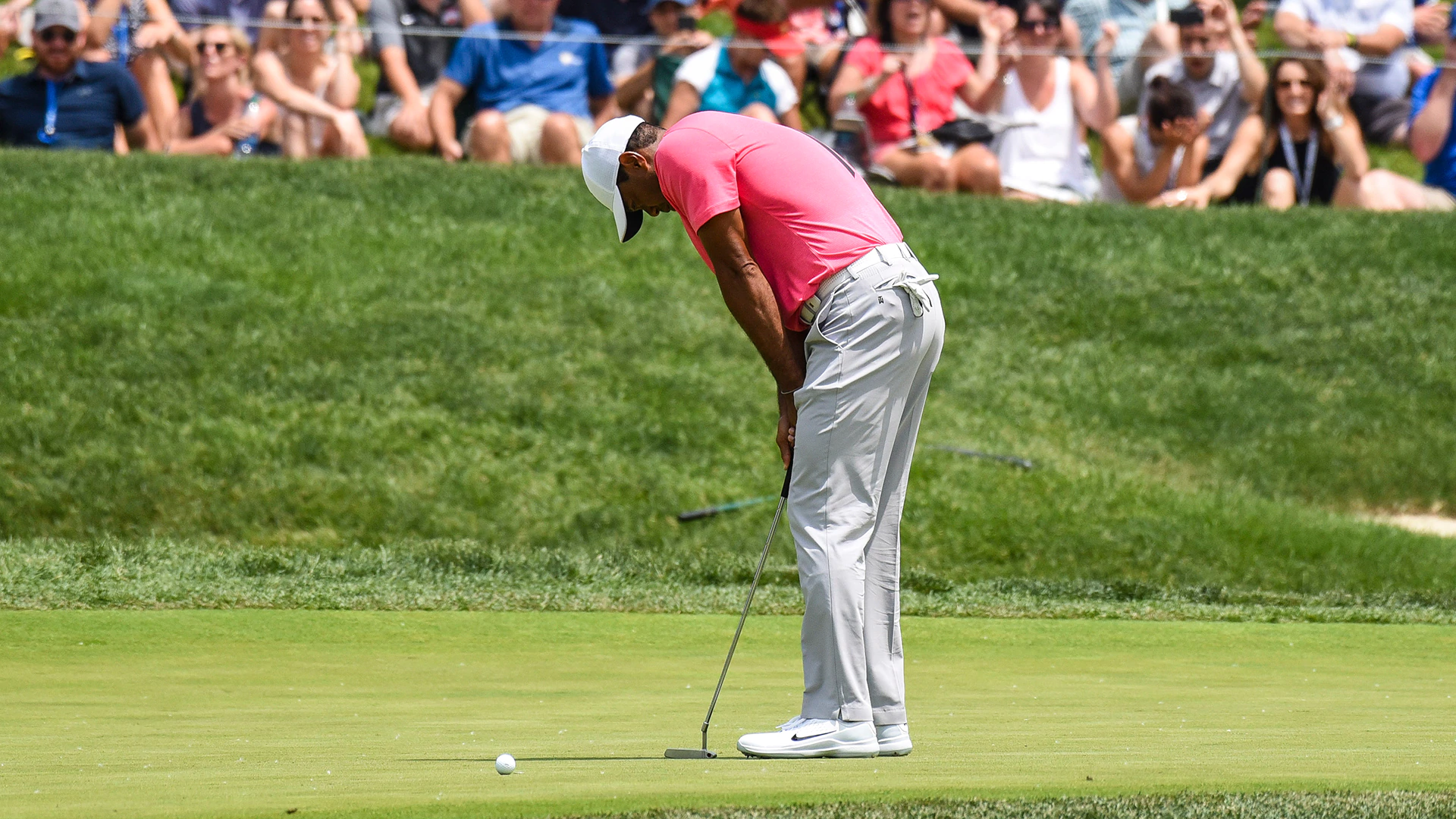 Tiger's putter heats up, then goes cold again