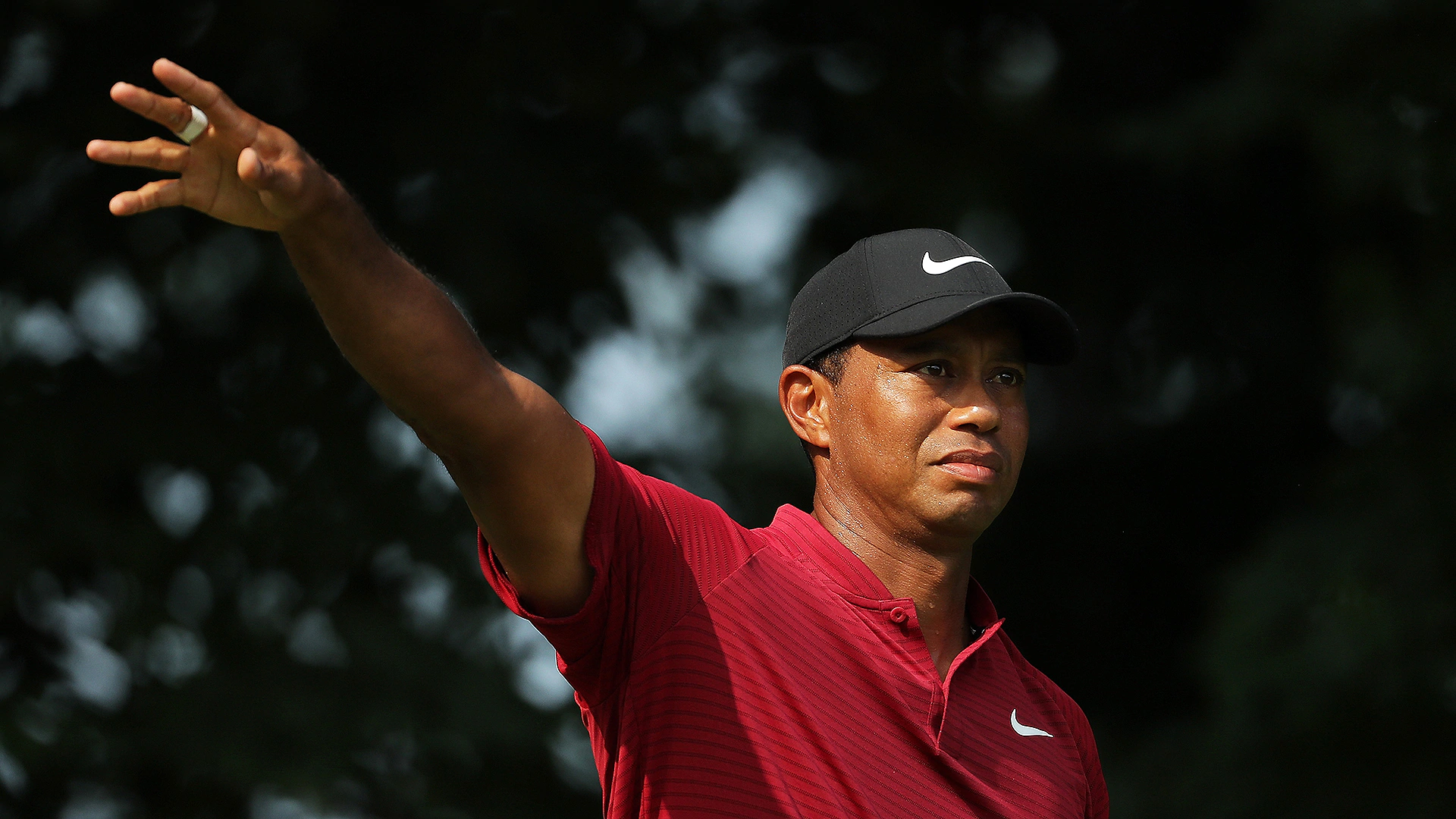 Tiger's rough round still adds up to 64