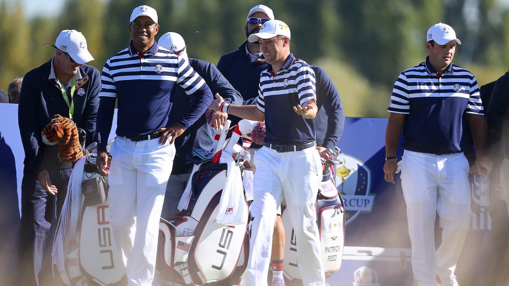 U.S. team gives Tiger 'cold shoulder' after Tour Championship win