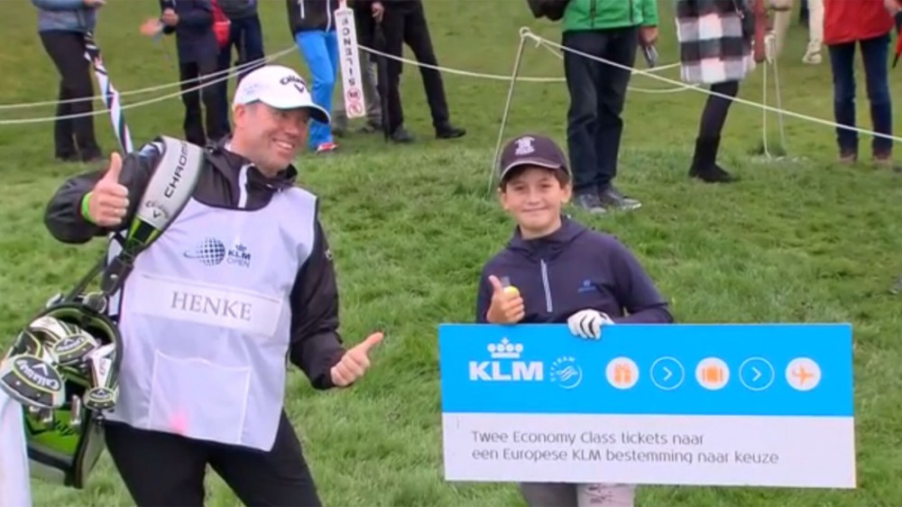 Watch: 11-year-old beats pros in closest to the pin