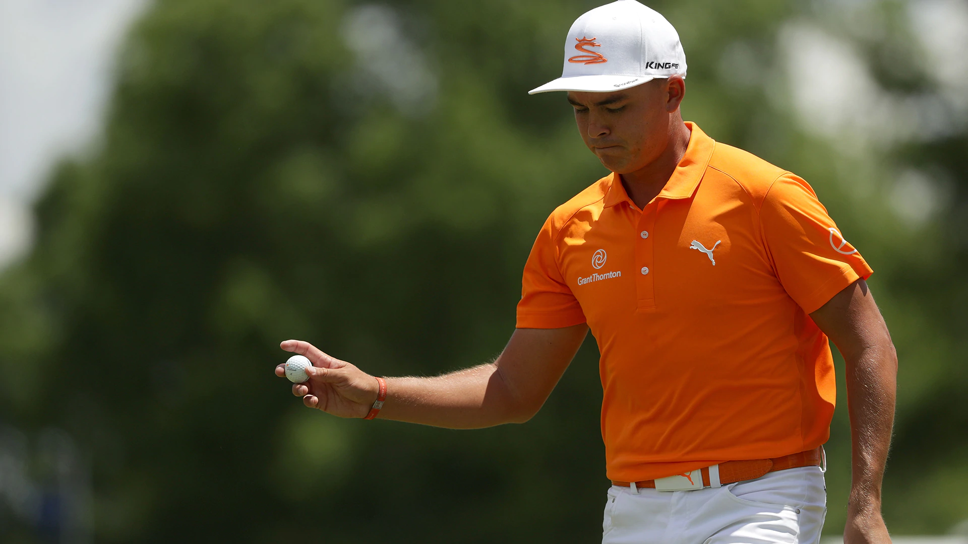 Watch: Fowler lips in 76-foot putt for eagle