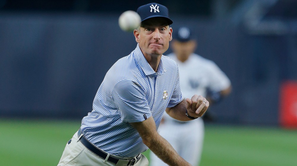 Watch: Furyk throws out first pitch at Yankees-Mets