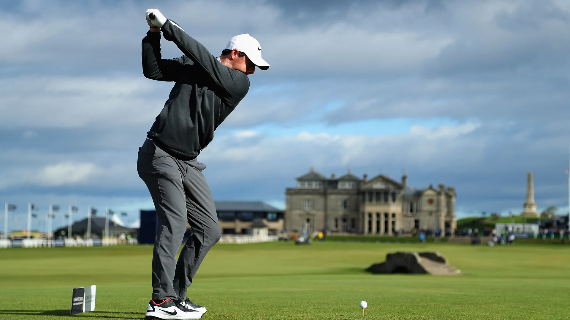 Watch: McIlroy drives 18th hole at St. Andrews