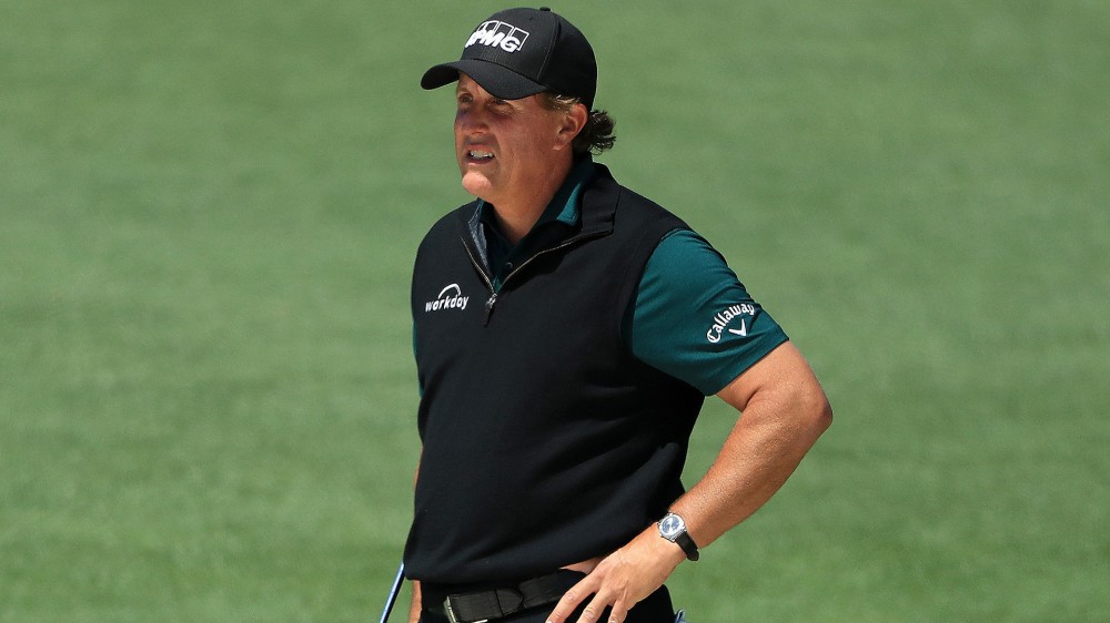 Watch: Phil makes 46-foot birdie putt at first hole