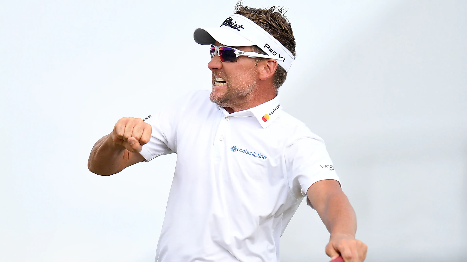 Watch: Poulter's 20-foot birdie on 72nd hole forces playoff