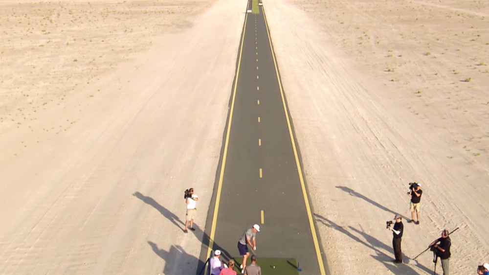 Watch: Pros try to hit 2-yard wide fairway in Dubai