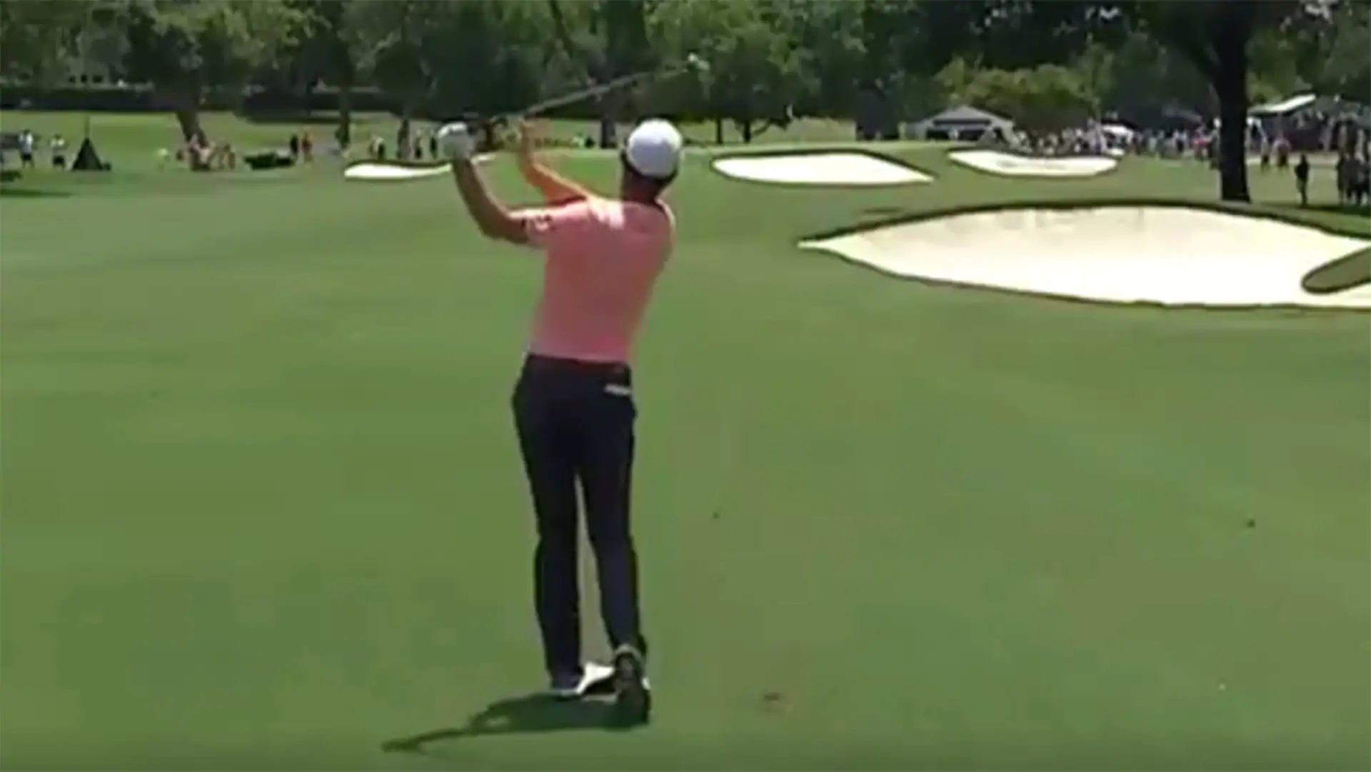 Watch: Rose one-arms approach, makes birdie