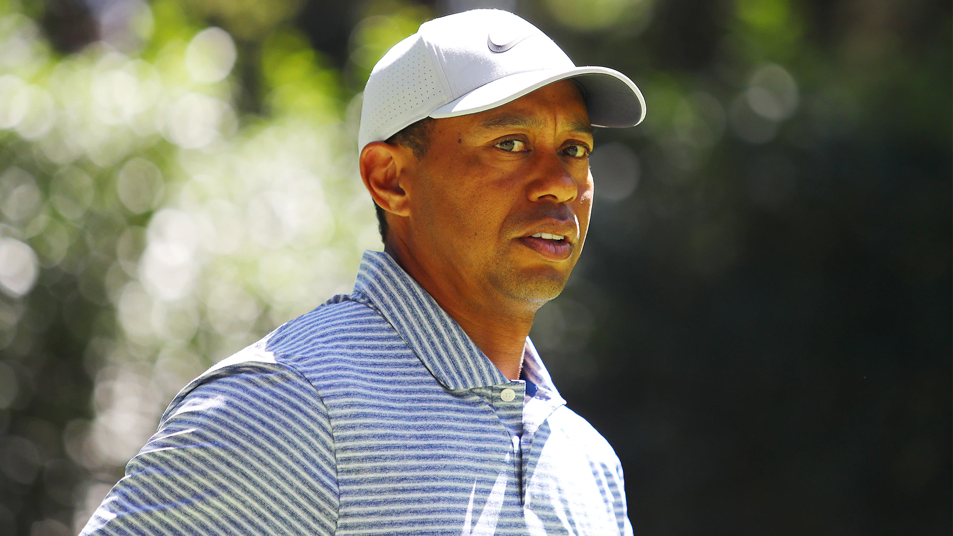 Watch: Tiger knocks first tee shot O.B., doubles opening hole