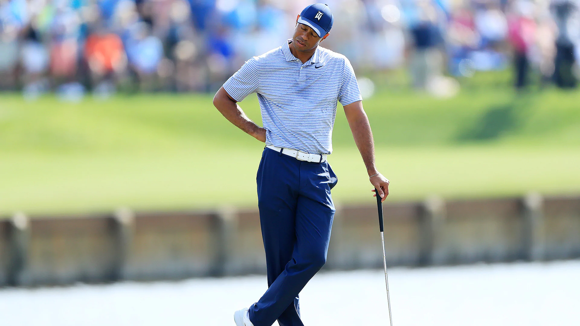 Watch: Woods hits two in the water at the par-3 17th