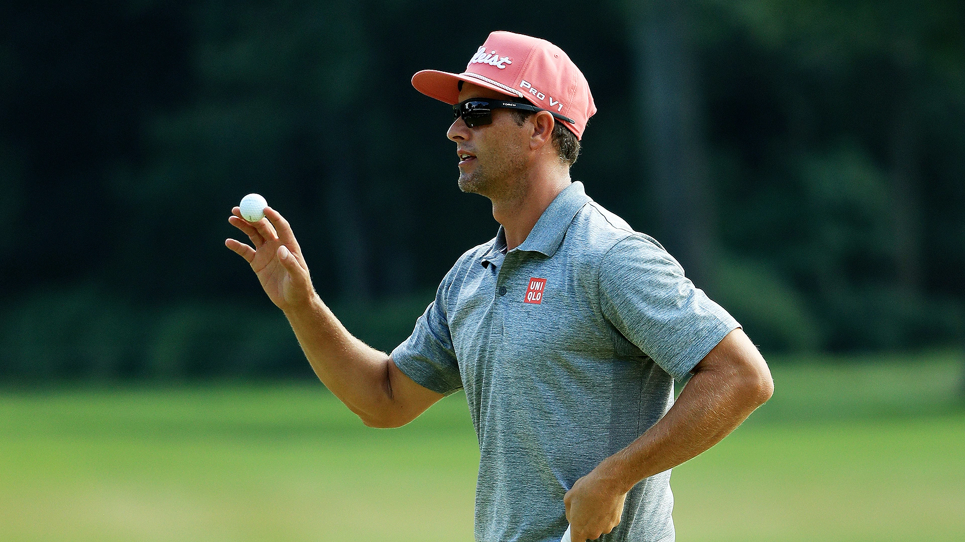 Why does Adam Scott carry two putters?