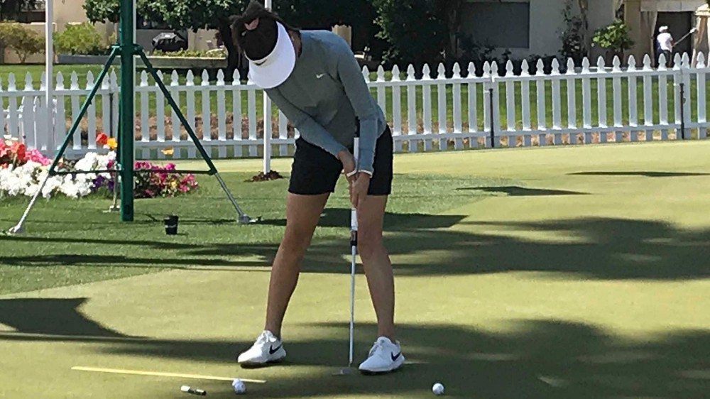 Wie switches to Kuchar-style 'legal anchor' putting grip at ANA