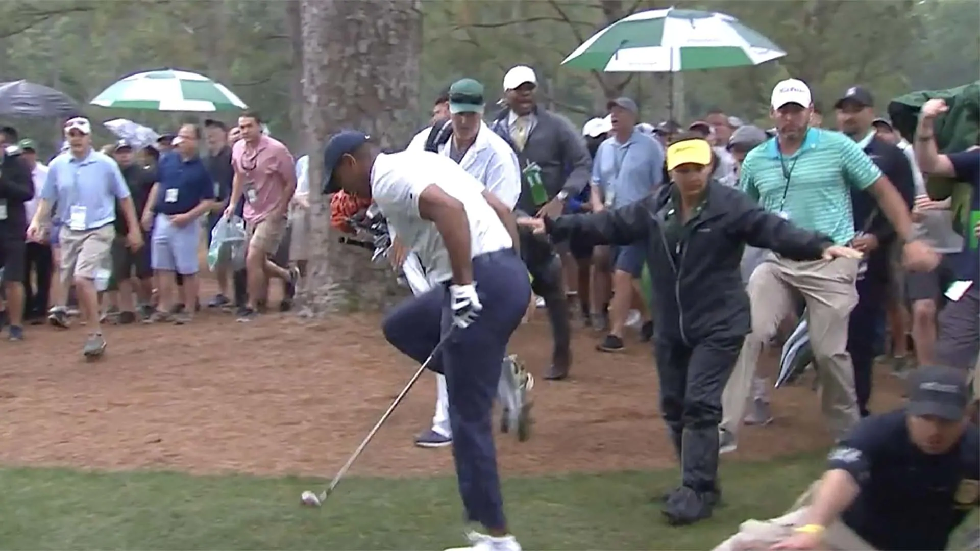 Woods on security-guard incident on No. 14: 'Accidents happen'