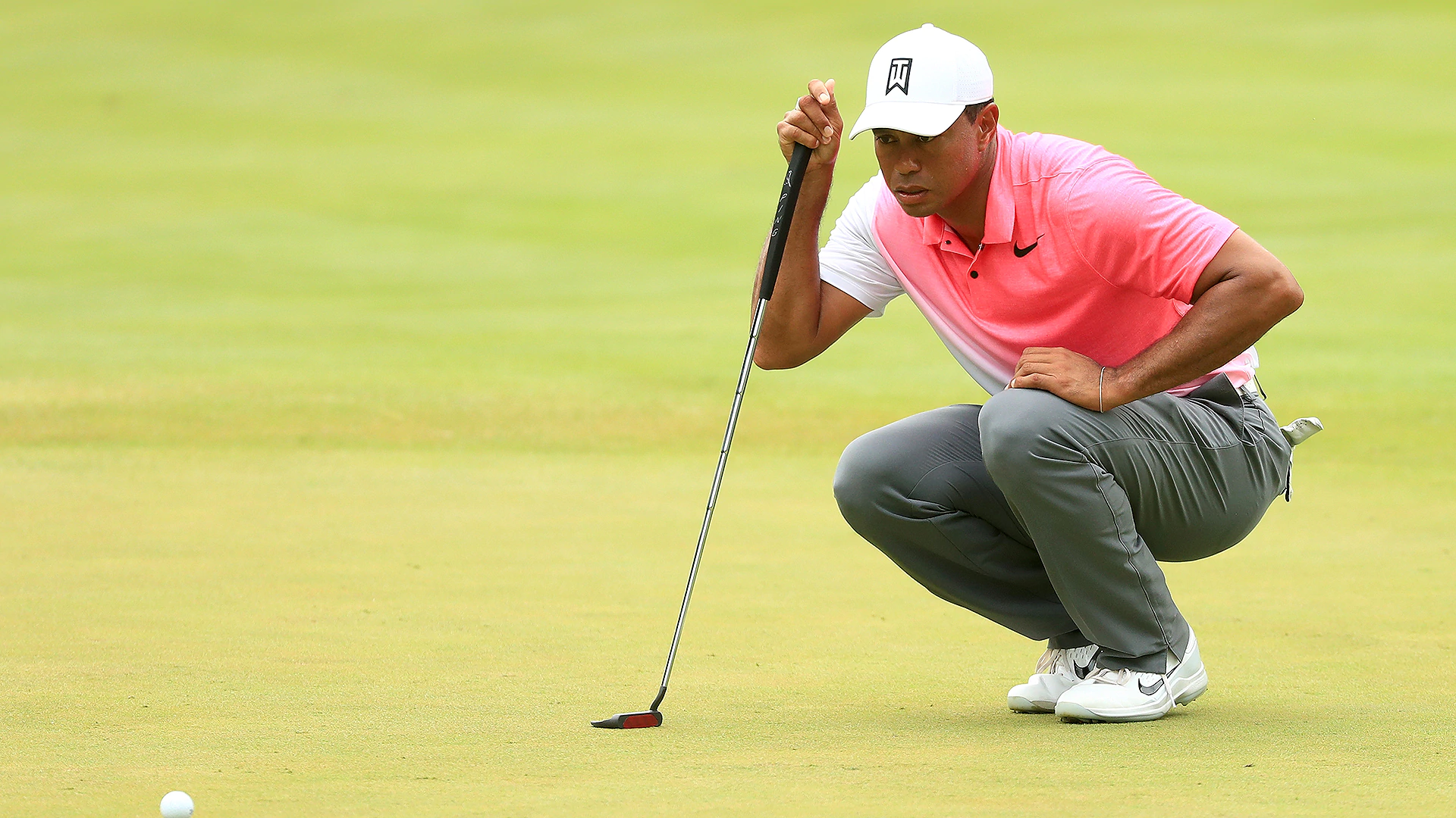 Woods says he's 'very committed' to new putter