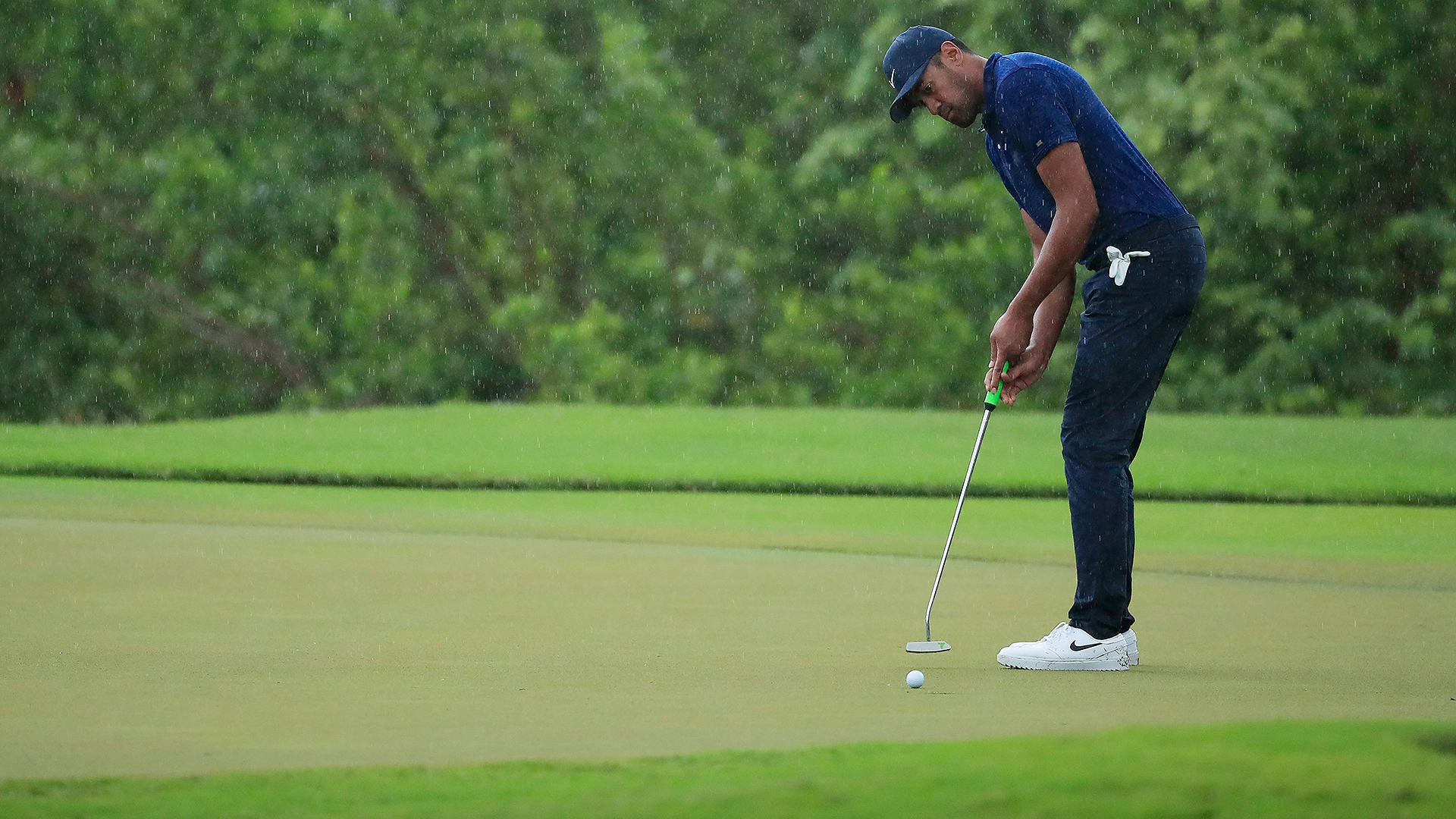 Tony Finau boosted by putting, not driving, on way to Mayakoba co-lead 2
