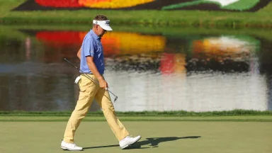 Poulter honors Ukraine with outfit at Bay Hill